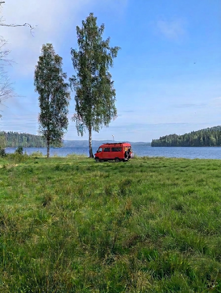 Vakna till vyerna över sjön och fågelkvittret